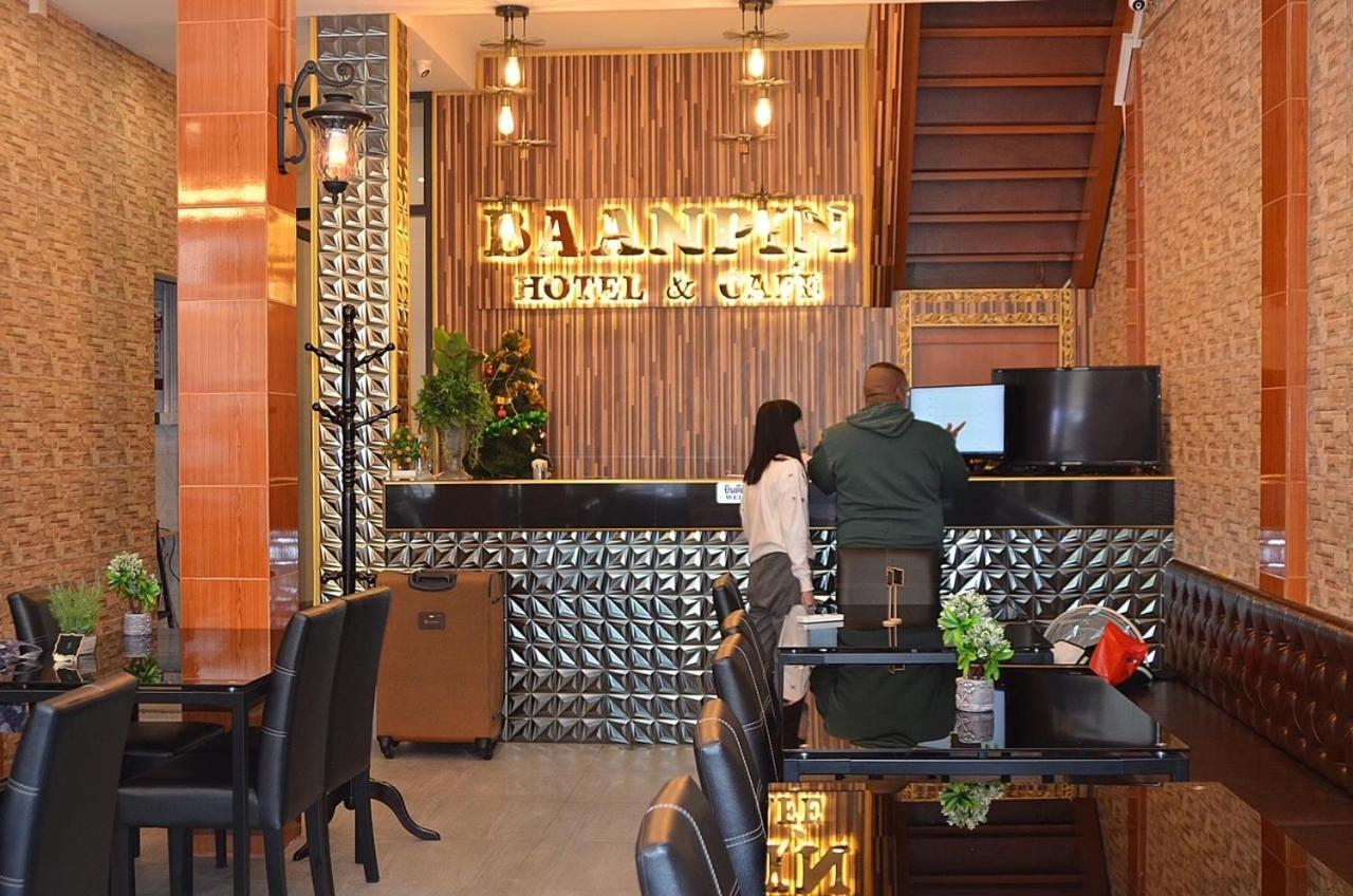 Baanpin Hotel & Cafe Bangkok Exteriör bild